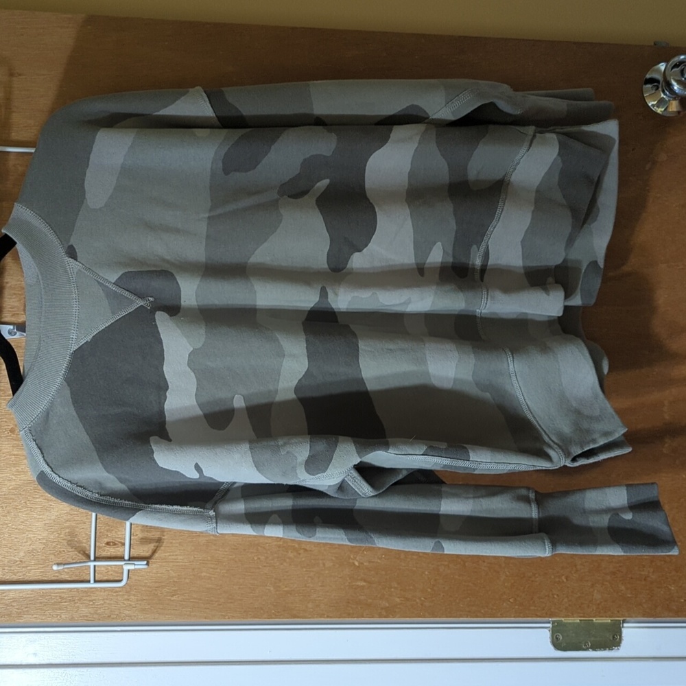 Abercrombie and Fitch Soft A&F Collection Camo Crewneck Sweatshirt - size small